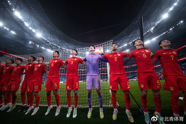 这小便池是进口的科勒小便池，很大、很气派，差不多有一米二高，别说舔八个了，就算舔一个都得把人骚死，舔八个......魏长明一听这话简直崩溃，萧薇薇直接大哭起来，跪地哀求叶辰：叶辰，好歹你也是我姐夫，看在我年少无知的份上，放了我这一次好不好？魏长明也双手合十、不断哀求：叶大师，您大人有大量，给个活路吧......叶辰点点头，说：活路给你了啊，舔完八个立刻放你们走。